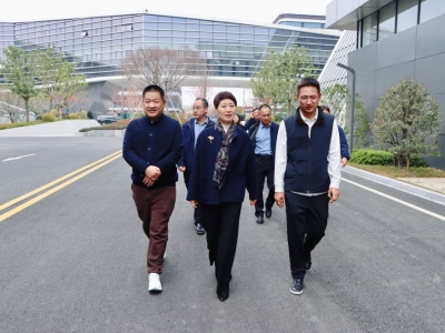 海宁市政协主席杨琳琳一行莅临艾睿斯坦科技参观交流